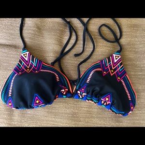 Xhilaration swimsuit top. EUC.